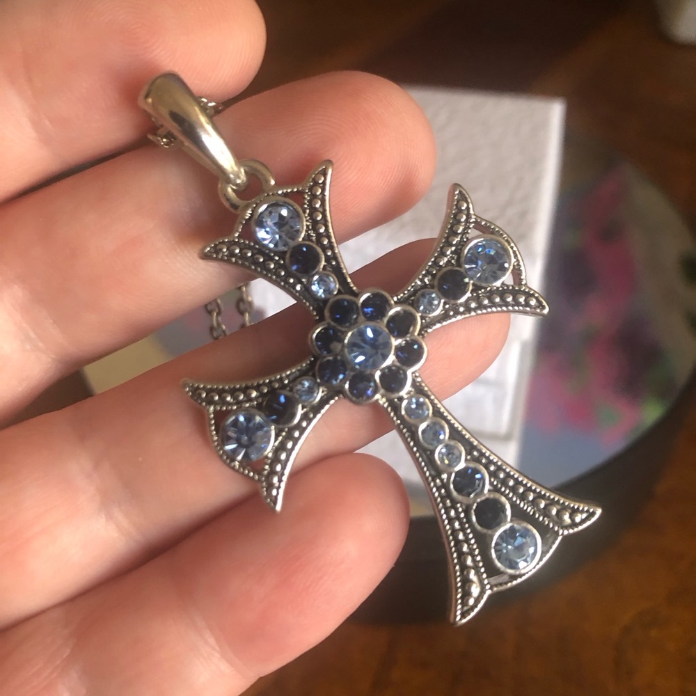 Blue stone cross pendant on chain necklace - Picture 2 of 9
